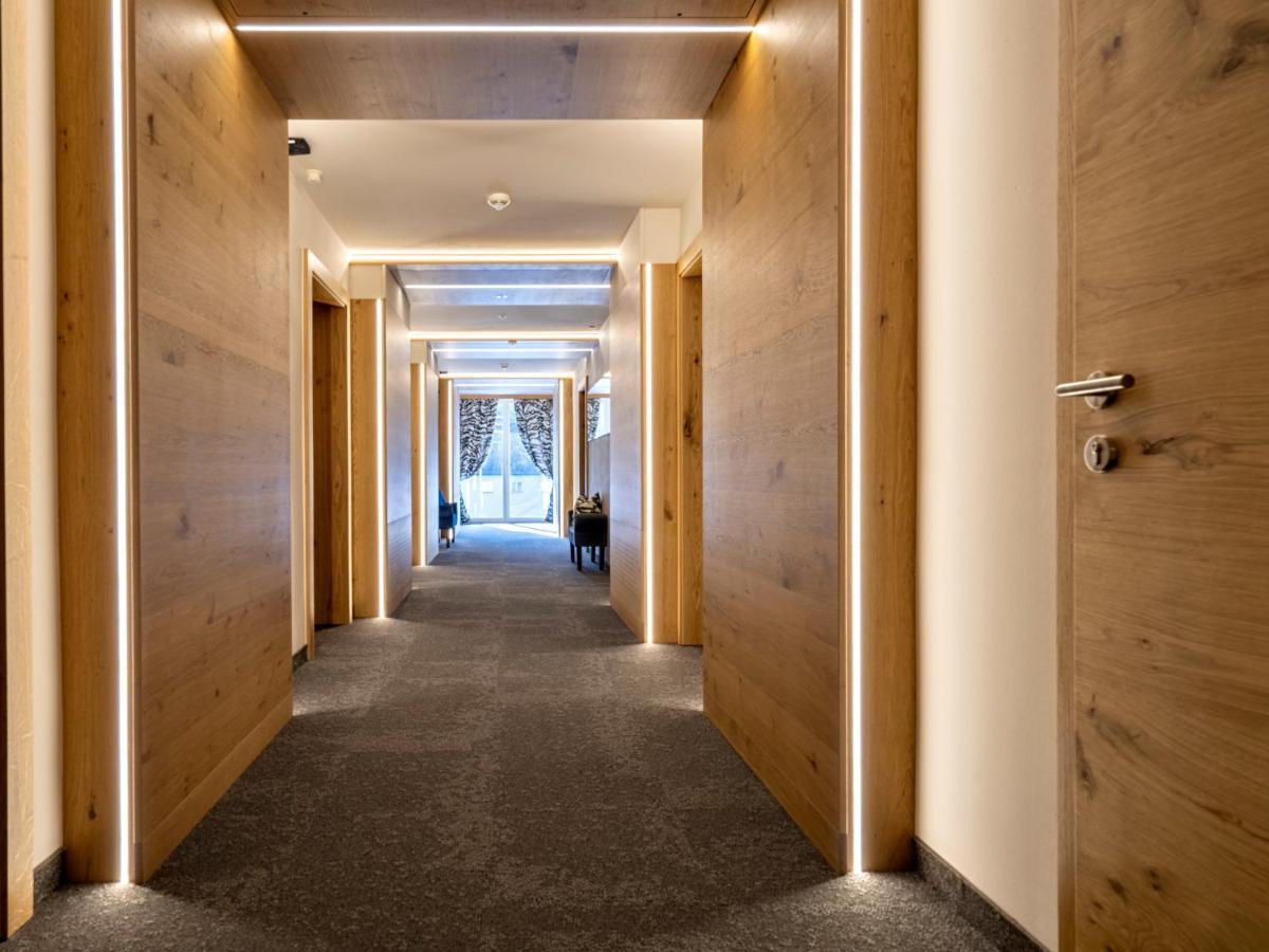 Stadthotel Eggerbraeu Imst Buitenkant foto