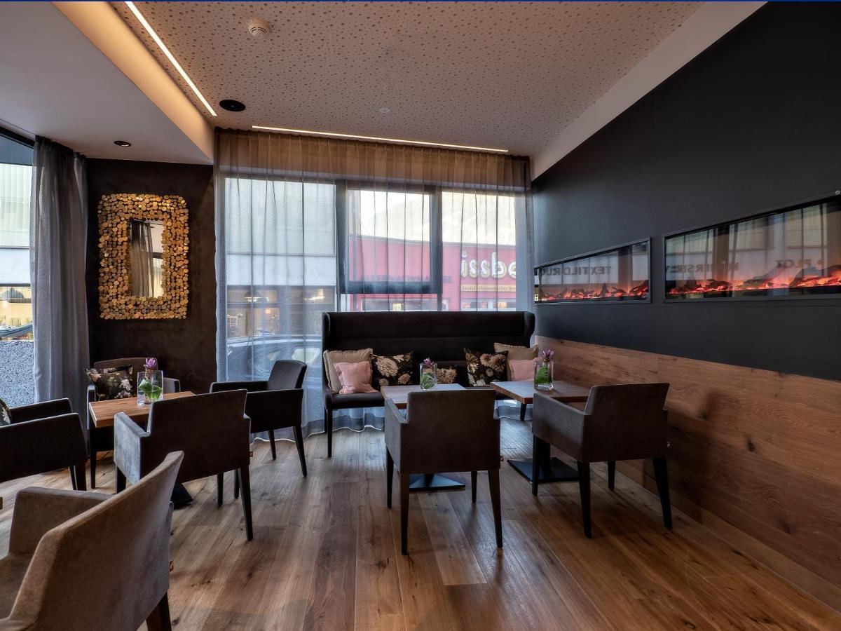 Stadthotel Eggerbraeu Imst Buitenkant foto