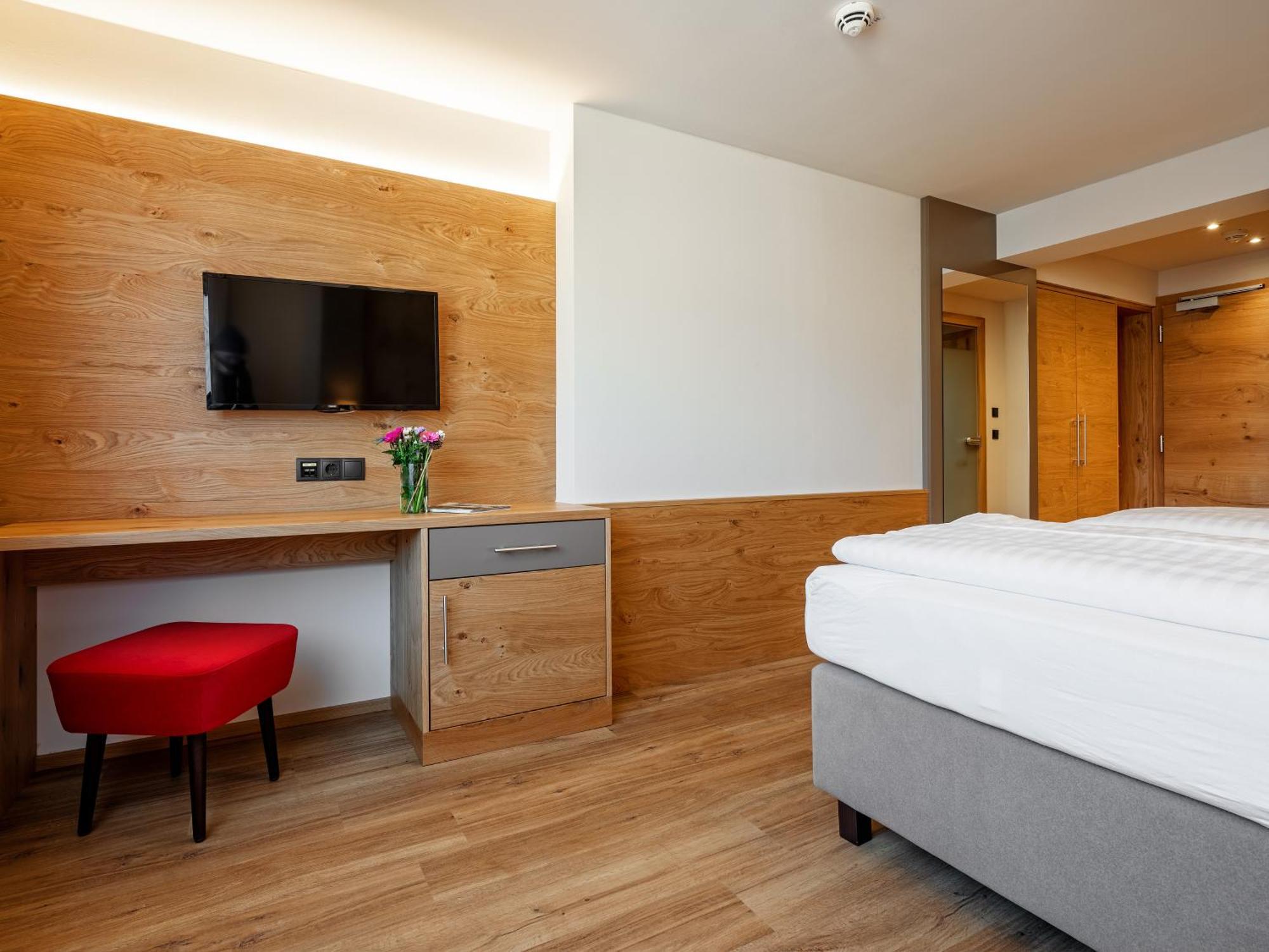 Stadthotel Eggerbraeu Imst Kamer foto