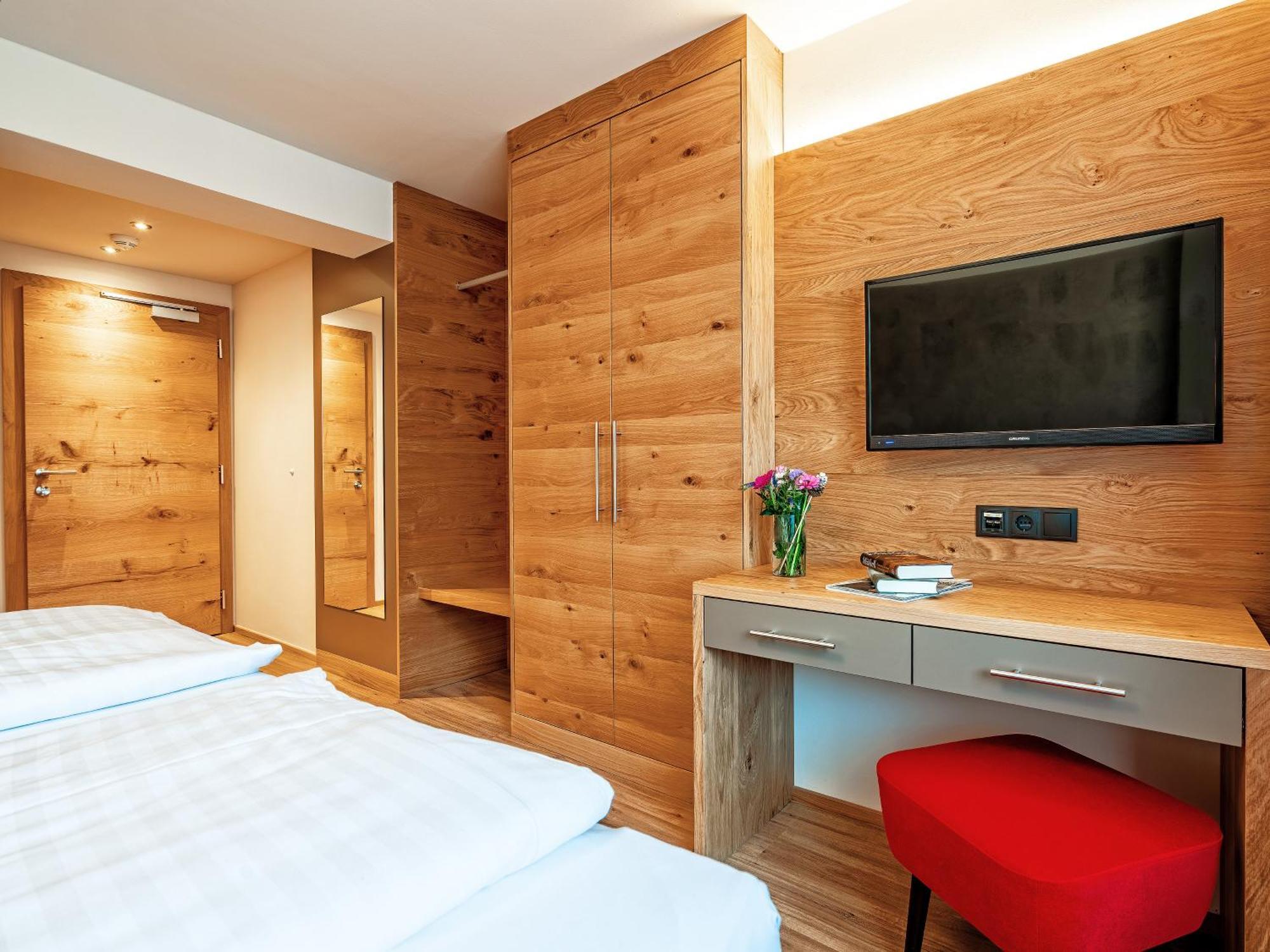 Stadthotel Eggerbraeu Imst Kamer foto
