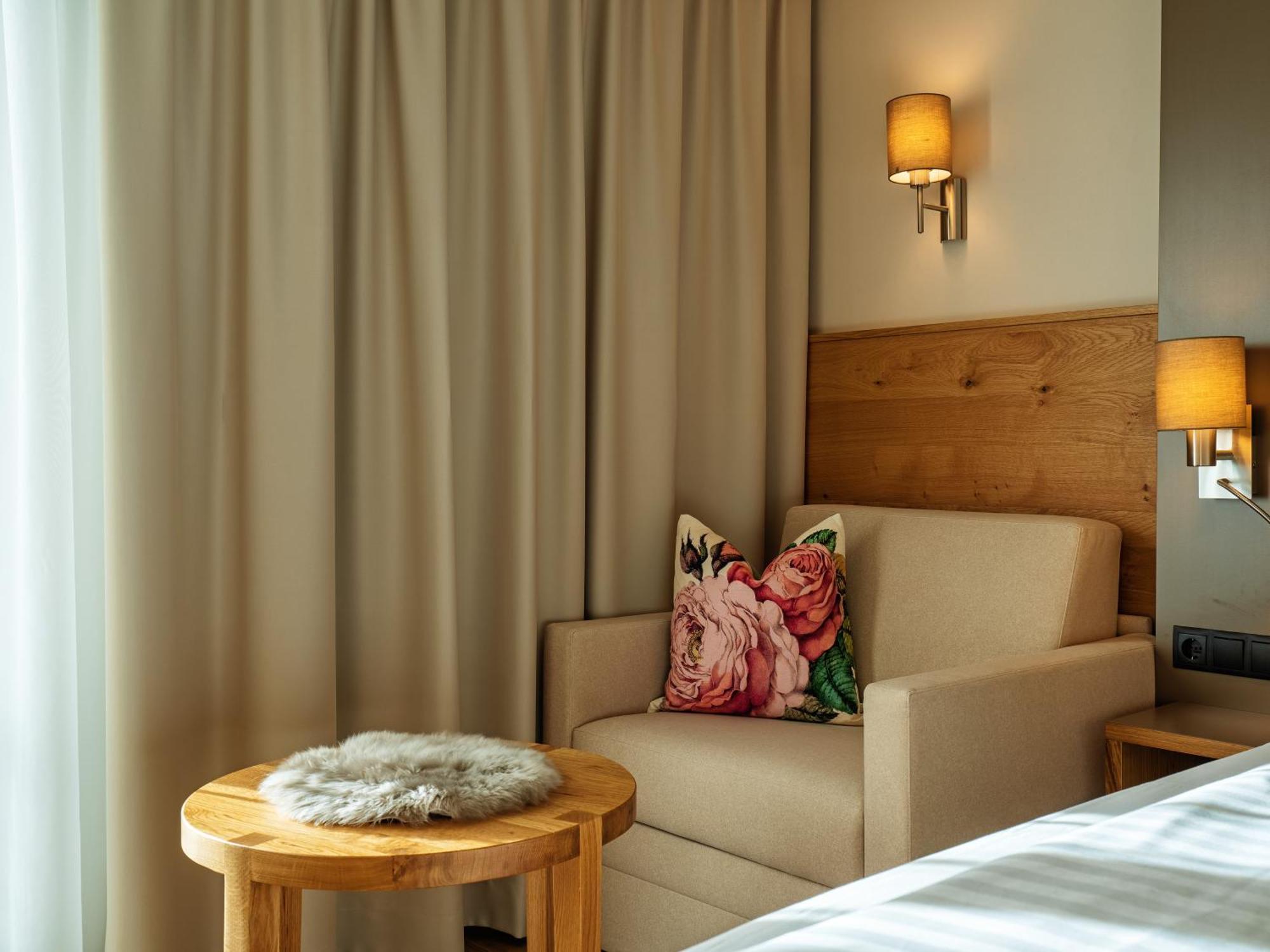 Stadthotel Eggerbraeu Imst Buitenkant foto